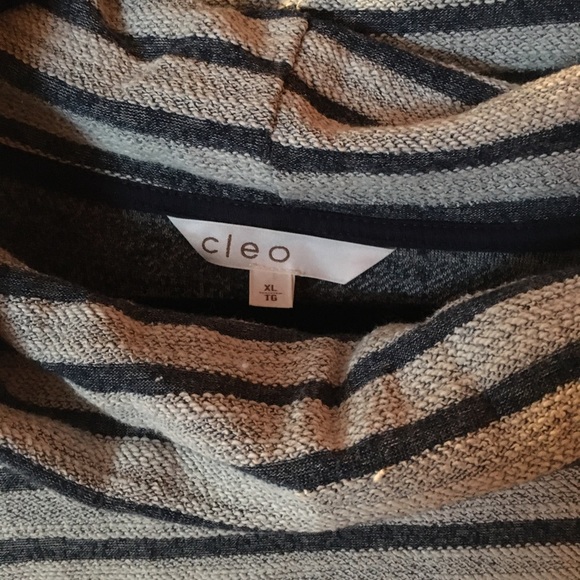 Blue and white sweater - Picture 2 of 3